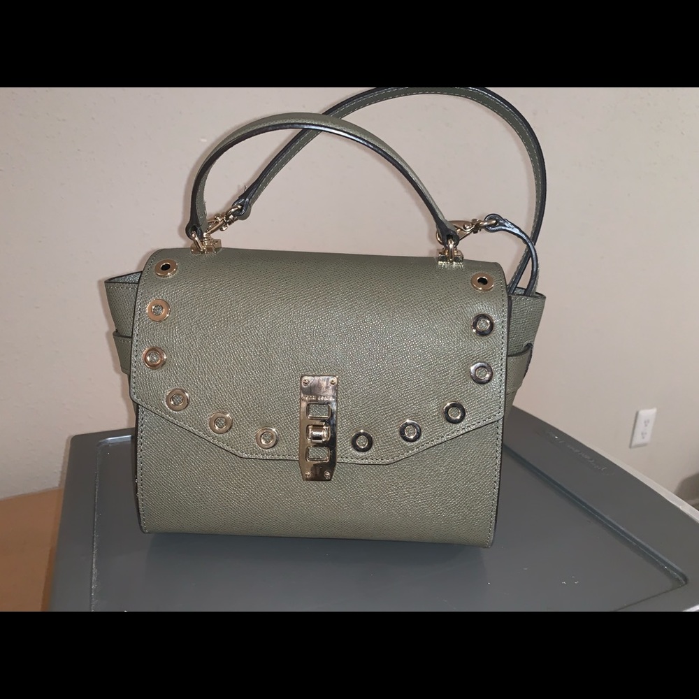 Henri Bendel Crossbody!